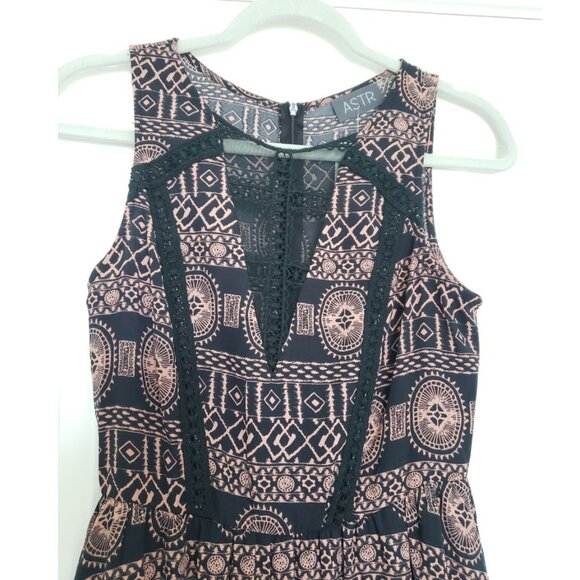 ASTR the Label Tribal Boho Aztec Print Dress, Size SMALL BNWT - Picture 6 of 12
